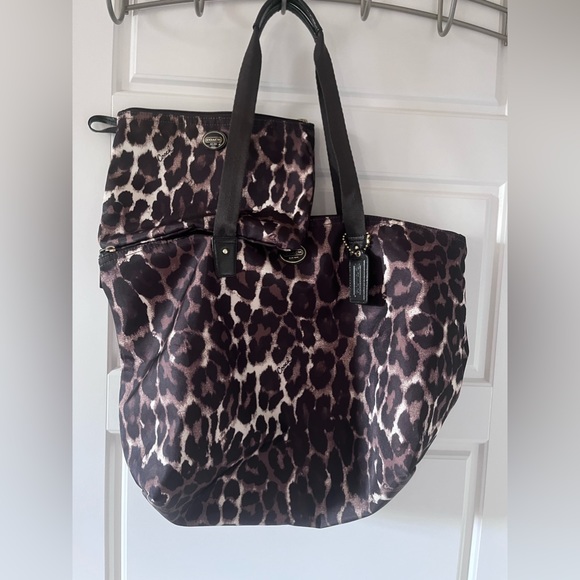 Large Coach Getaway with snap cosmetics bag - Picture 6 of 6